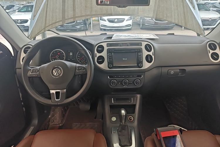 Used Volkswagen Tiguan 2015 1.8TSI Automatic Two-Wheel Drive Luxury Model Center Console