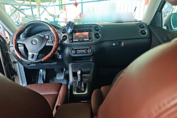 Used Volkswagen Tiguan 2015 2.0 TSI Comfort Edition Center Console