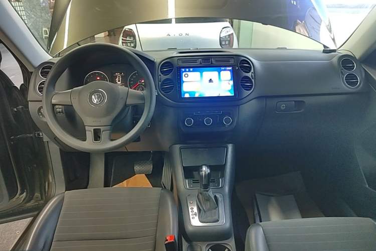 Used Volkswagen Tiguan 2015 1.8TSI Automatic Two-Wheel Drive Trend Edition Center Console