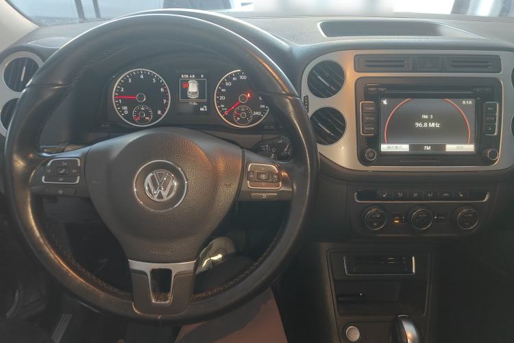 Used Volkswagen Tiguan 2015 1.8TSI Automatic Two-Wheel Drive Luxury Model Center Console