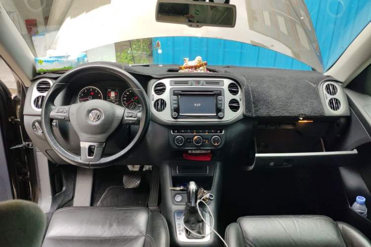 Used Volkswagen Tiguan 2015 1.8TSI Automatic Two-Wheel Drive Luxury Model Center Console