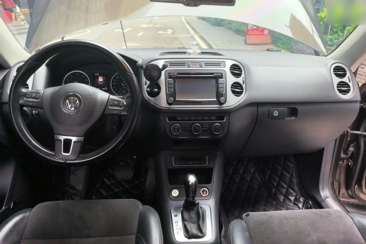 Used Volkswagen Tiguan 2015 2.0 TSI Automatic All-Wheel Drive Flagship Edition Center Console