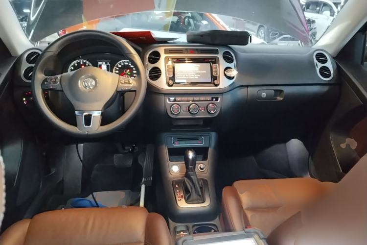 Used Volkswagen Tiguan 2015 1.8TSI Automatic All-Wheel-Drive Luxury Model Center Console