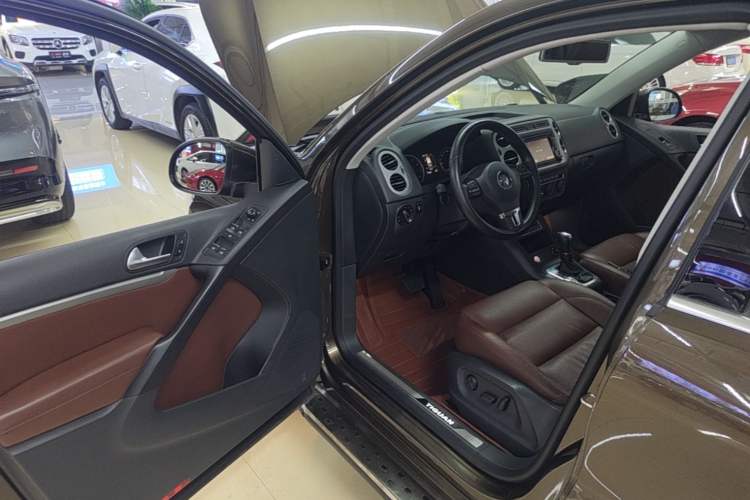Used Volkswagen Tiguan 2015 1.8TSI Automatic All-Wheel-Drive Luxury Model Driver Seat