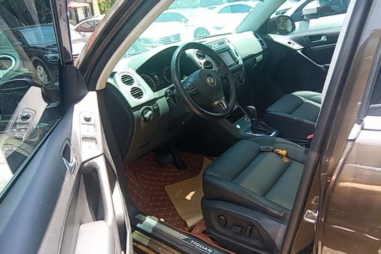 Used Volkswagen Tiguan 2015 2.0 TSI Automatic All-Wheel Drive Luxury Edition Driver Seat
