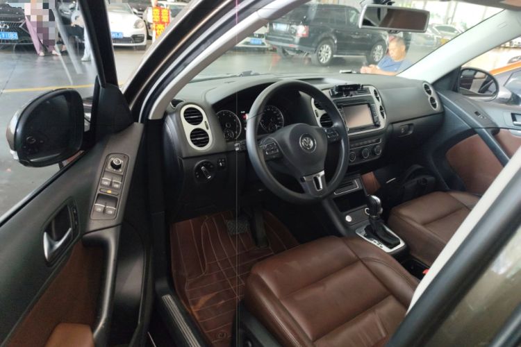 Used Volkswagen Tiguan 2015 2.0 TSI Automatic All-Wheel Drive Luxury Edition Driver Seat