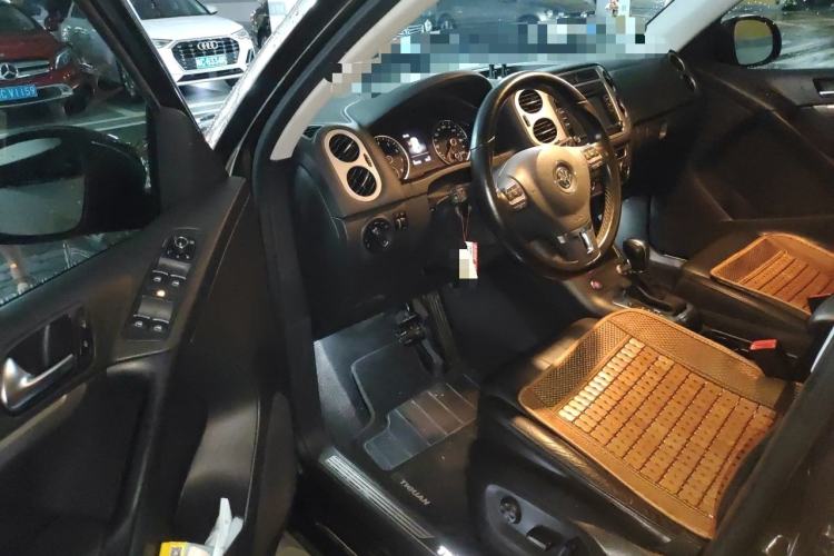 Used Volkswagen Tiguan 2015 2.0 TSI Automatic All-Wheel Drive Luxury Edition Driver Seat