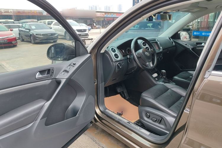 Used Volkswagen Tiguan 2015 2.0 TSI Automatic All-Wheel Drive Luxury Edition Driver Seat