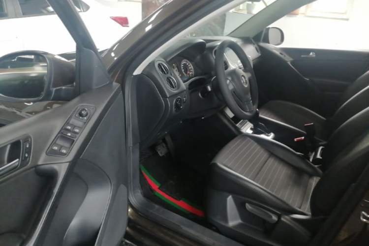 Used Volkswagen Tiguan 2015 1.8TSI Automatic Two-Wheel Drive Trend Edition Driver Seat
