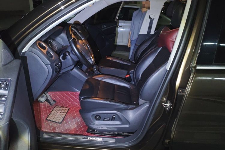 Used Volkswagen Tiguan 2015 2.0 TSI Automatic All-Wheel Drive Luxury Edition Driver Seat