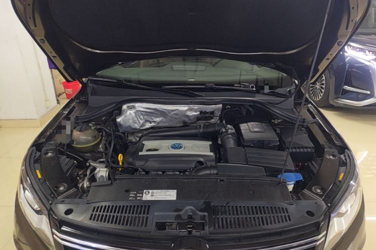 Used Volkswagen Tiguan 2015 1.8TSI Automatic All-Wheel-Drive Luxury Model Engine Bay