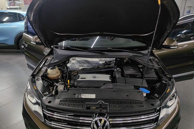Used Volkswagen Tiguan 2015 1.8TSI Automatic Two-Wheel Drive Luxury Model Engine Bay