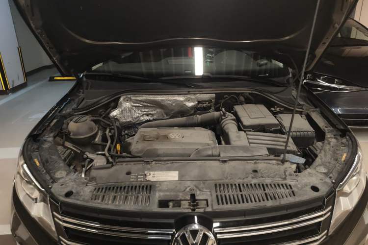 Used Volkswagen Tiguan 2015 1.8TSI Automatic Two-Wheel Drive Luxury Model Engine Bay