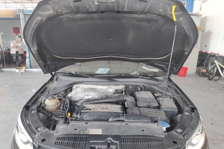 Used Volkswagen Tiguan 2015 1.8TSI Automatic Two-Wheel Drive Luxury Model Engine Bay