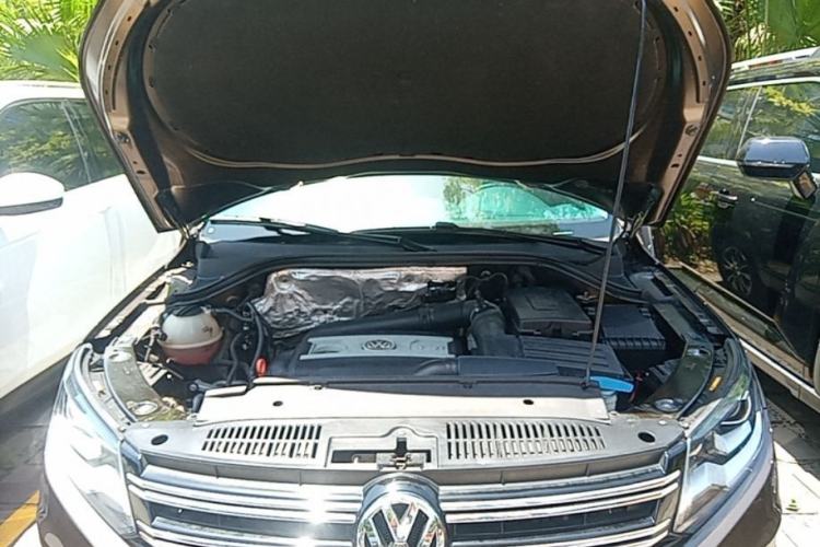Used Volkswagen Tiguan 2015 2.0 TSI Automatic All-Wheel Drive Luxury Edition Engine Bay
