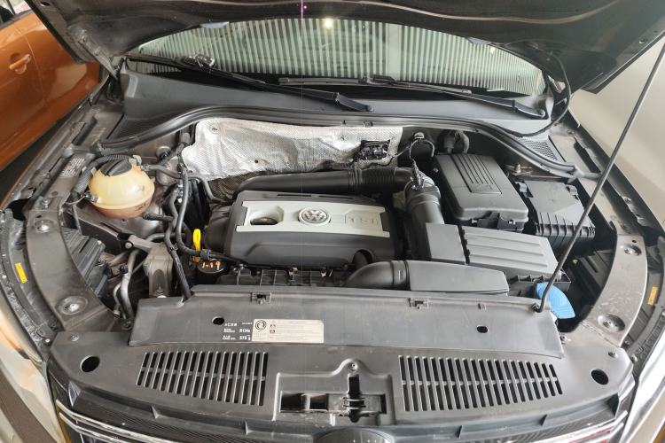 Used Volkswagen Tiguan 2015 2.0 TSI Automatic All-Wheel Drive Luxury Edition Engine Bay