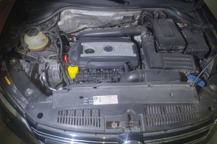 Used Volkswagen Tiguan 2015 1.8TSI Automatic Two-Wheel Drive Luxury Model Engine Bay