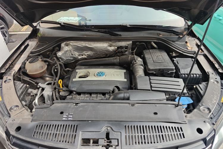 Used Volkswagen Tiguan 2015 1.8TSI Automatic All-Wheel-Drive Luxury Model Engine Bay