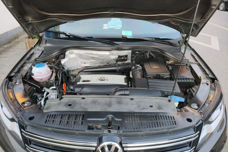 Used Volkswagen Tiguan 2015 1.8TSI Automatic Two-Wheel Drive Comfort Edition Engine Bay