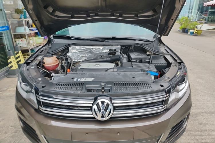 Used Volkswagen Tiguan 2015 2.0 TSI Automatic All-Wheel Drive Luxury Edition Engine Bay
