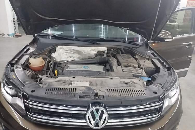 Used Volkswagen Tiguan 2015 1.8TSI Automatic Two-Wheel Drive Luxury Model Engine Bay
