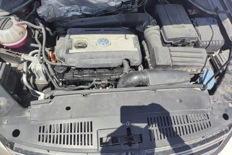 Used Volkswagen Tiguan 2015 1.8TSI Automatic Two-Wheel Drive Comfort Edition Engine Bay