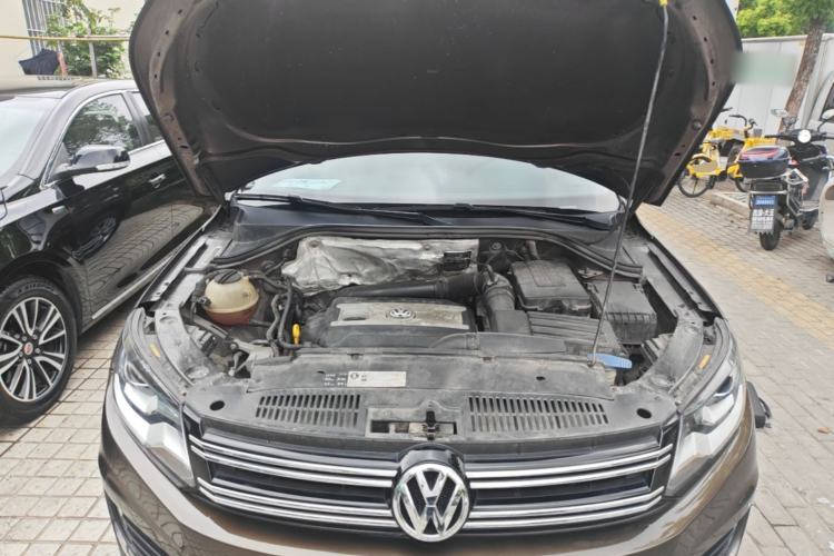 Used Volkswagen Tiguan 2015 1.8TSI Automatic Two-Wheel Drive Trend Edition Engine Bay