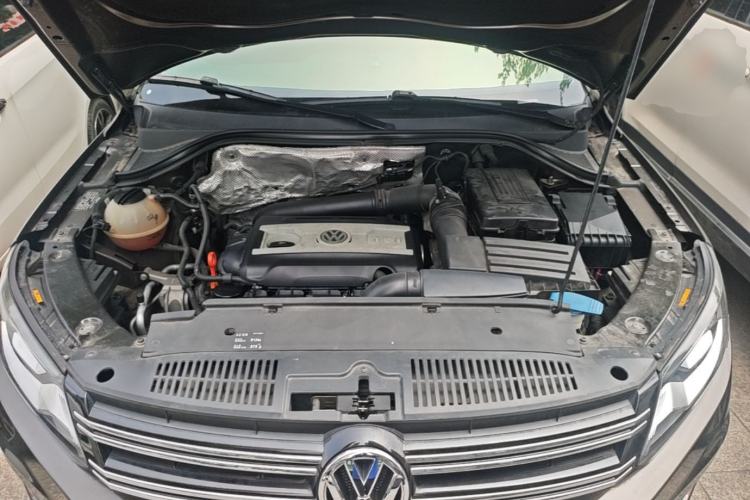 Used Volkswagen Tiguan 2015 2.0 TSI Automatic All-Wheel Drive Luxury Edition Engine Bay