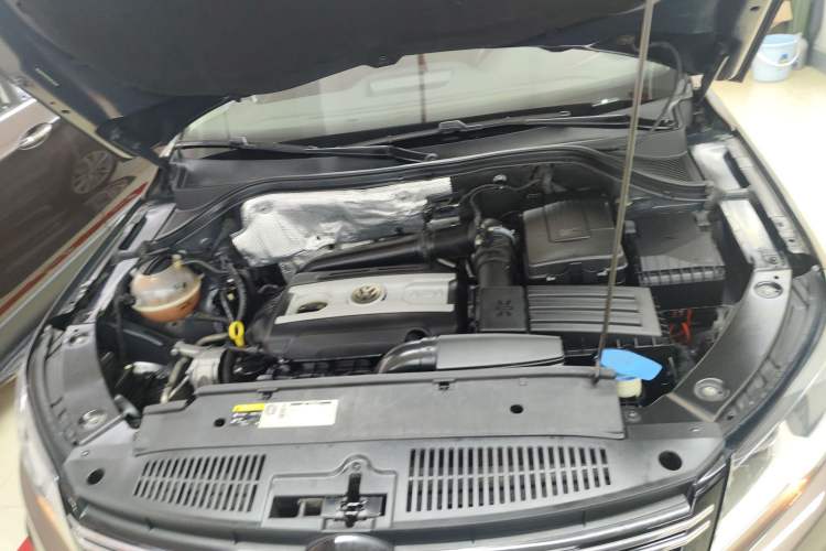 Used Volkswagen Tiguan 2015 2.0 TSI Comfort Edition Engine Bay