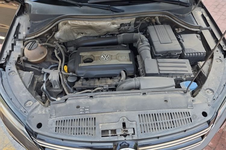 Used Volkswagen Tiguan 2015 1.8TSI Automatic All-Wheel-Drive Luxury Model Engine Bay