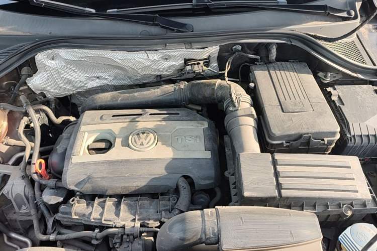 Used Volkswagen Tiguan 2015 1.8TSI Automatic All-Wheel-Drive Luxury Model Engine Bay