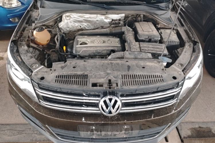 Used Volkswagen Tiguan 2015 1.8TSI Automatic Two-Wheel Drive Luxury Model Engine Bay