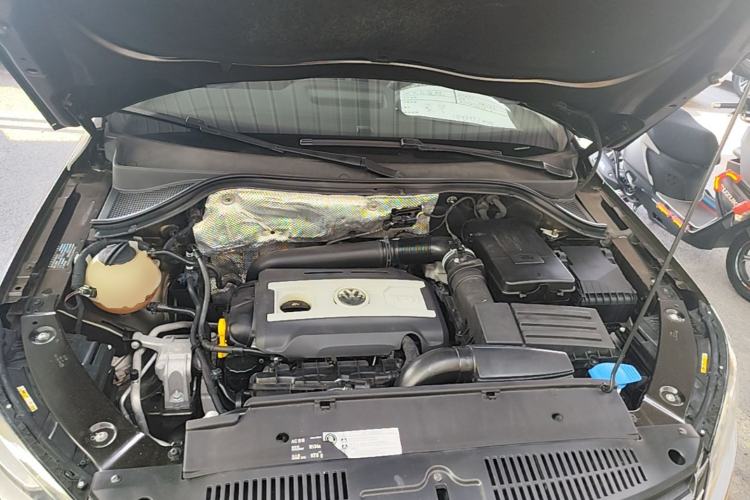 Used Volkswagen Tiguan 2015 1.8TSI Automatic Two-Wheel Drive Luxury Model Engine Bay