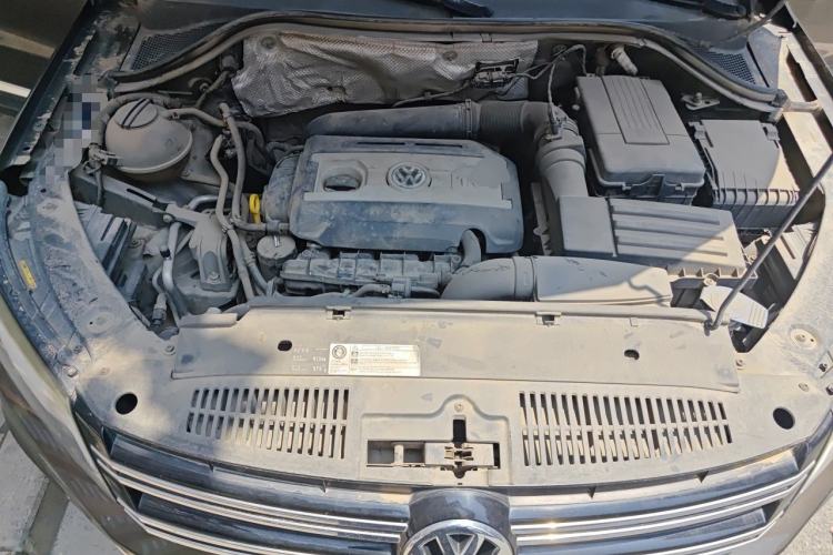 Used Volkswagen Tiguan 2015 1.8TSI Automatic Two-Wheel Drive Luxury Model Engine Bay