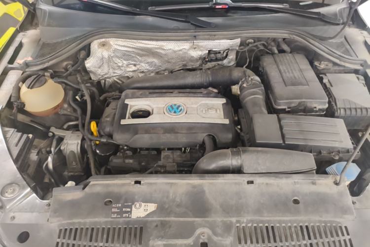 Used Volkswagen Tiguan 2015 1.8TSI Automatic Two-Wheel Drive Luxury Model Engine Bay