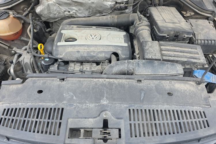 Used Volkswagen Tiguan 2015 1.8TSI Automatic Two-Wheel Drive Luxury Model Engine Bay