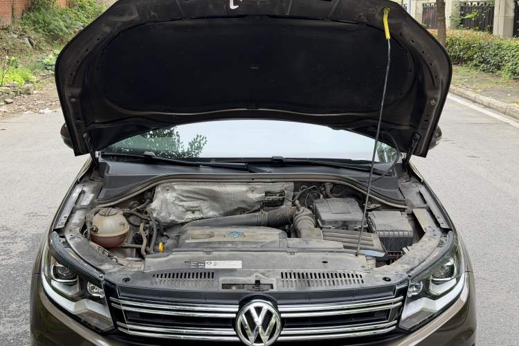 Used Volkswagen Tiguan 2015 1.8TSI Automatic Two-Wheel Drive Luxury Model Engine Bay