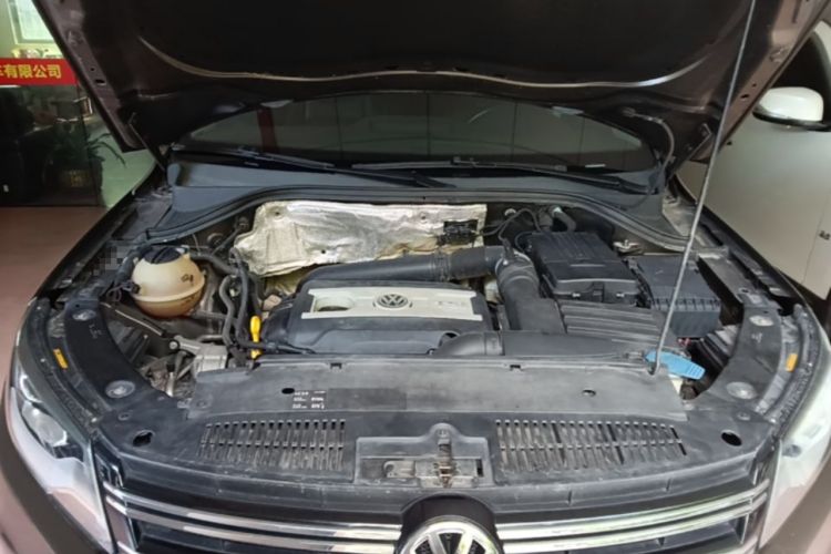 Used Volkswagen Tiguan 2015 1.8TSI Automatic Two-Wheel Drive Trend Edition Engine Bay