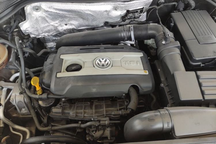 Used Volkswagen Tiguan 2015 1.8TSI Automatic Two-Wheel Drive Trend Edition Engine Bay