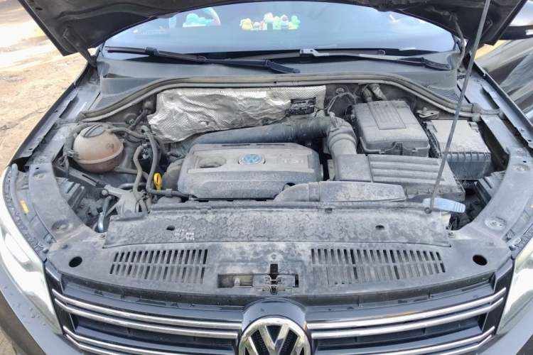 Used Volkswagen Tiguan 2015 1.8TSI Automatic All-Wheel-Drive Luxury Model Engine Bay