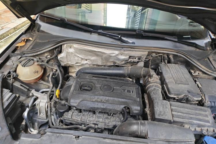 Used Volkswagen Tiguan 2015 1.8TSI Automatic Two-Wheel Drive Comfort Edition Engine Bay
