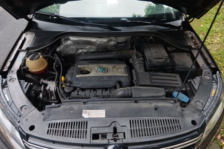 Used Volkswagen Tiguan 2015 1.8TSI Automatic Two-Wheel Drive Luxury Model Engine Bay