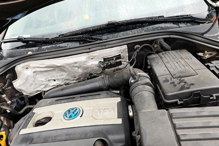 Used Volkswagen Tiguan 2015 1.8TSI Automatic Two-Wheel Drive Trend Edition Engine Bay