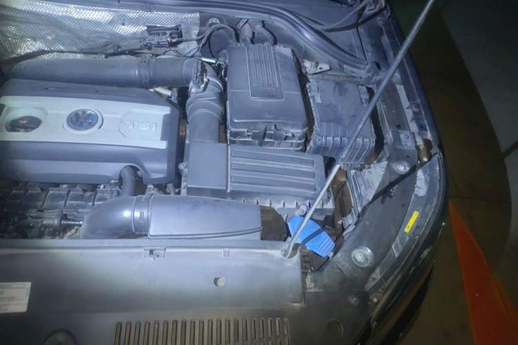 Used Volkswagen Tiguan 2015 1.8TSI Automatic Two-Wheel Drive Luxury Model Engine Bay Left