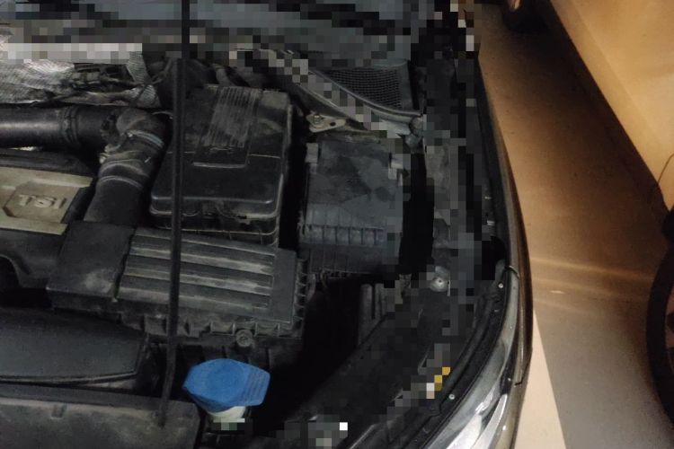 Used Volkswagen Tiguan 2015 2.0 TSI Automatic All-Wheel Drive Luxury Edition Engine Bay Left