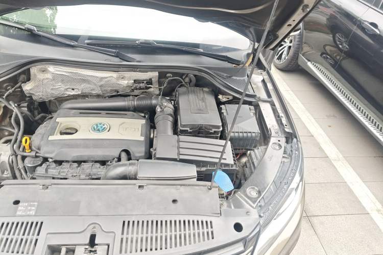 Used Volkswagen Tiguan 2015 1.8TSI Automatic Two-Wheel Drive Comfort Edition Engine Bay Left