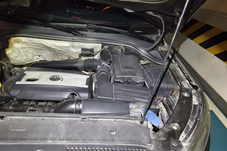 Used Volkswagen Tiguan 2015 1.8TSI Automatic Two-Wheel Drive Comfort Edition Engine Bay Left