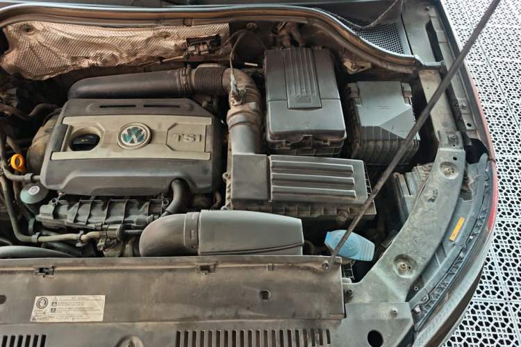 Used Volkswagen Tiguan 2015 1.8TSI Automatic Two-Wheel Drive Comfort Edition Engine Bay Left