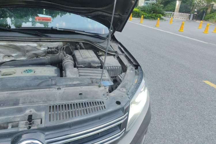 Used Volkswagen Tiguan 2015 1.8TSI Automatic Two-Wheel Drive Luxury Model Engine Bay Left