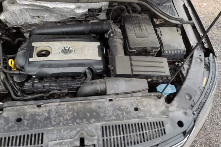 Used Volkswagen Tiguan 2015 1.8TSI Automatic Two-Wheel Drive Luxury Model Engine Bay Left